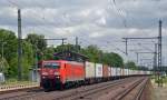 189 008 rollte mit einem Containerzug am 10.07.15 durch Niederndodeleben Richtung Braunschweig.
