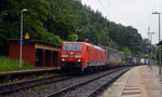 189 009 beförderte am 17.06.16 einen Zug des kombinierten Verkehrs durch Stadt Wehlen Richtung Tschechien.