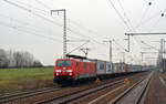 189 058 schleppte am 09.12.16 einen langen Containerzug durch Rodleben Richtung Magdeburg.