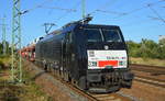 DB Cargo Deutschland AG mit der MRCE Dispo  ES 64 F4-803  NVR-Number: 91 80 6189 803-0 D-DISPO] und einem gemischtem Güterzug mit PKW Transportwagen und Schiebewandwagen am 21.08.18 bei der
