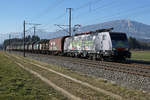  „Novelis-Zug“ 68740 Sierre-Göttingen bespannt mit der extra für die Führung dieses Zuges hergerichteten ES 64 F4-090 bei Deitingen am 18.