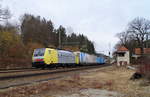 189 903 mit einem KLV Richtung Italien am 20.02.2020 bei der Durchfahrt in Aßling/Oberbayern.