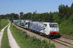 189 914 mit einem Autozug aus München kommend am 17. August 2023 bei Sossau.