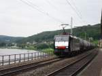 E 189-211 (ES 64 F4-211) fährt am 18.07.10 mit einem Güterzug durch königstein Kr.