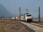 189 914 und 189 931 bringen am 5.03.11 am 5.03.11 einen KLV-Zug durch Niederaudorf zum Brenner.