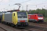MRCE Dispolok/TXL ES 64 F4-024 und 189 088 am 27.5.13 in Düsseldorf-Rath.