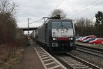 Durchfahrt am 24.02.2015 von der ES 64 F4-993 (189 093-8) mit einem Containerzug nach Holland in Orschweier gen Offenburg.
