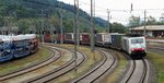 Lokomotion 189 914 und eine zweite 189 von Lokomotion, fahren Bahnhof Arnoldstein, Kärnten ein am 16.September 2016