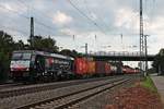 Durchfahrt am 18.08.2015 von ES 64 F4-084 (189 984-8)  SBB Cargo International  mit einem Containerzug durch Müllheim (Baden) in Richtung Freiburg (Breisgau).