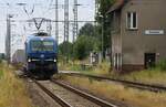 EGP 192 101 mit Containerzug nach Sassnitz-Mukran kurz vor dem Bf Anklam am 18.08.2021 - ich stehe am Bü bei km 175,2