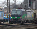 193 262 mit einem Getreideganzzug durchfährt Nymburk.25.01.2020 12:46 Uhr.
