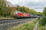 193 941-2 ist am 20.10.2021 mit einen Walterzug in Vollmerz Richtung Fulda unterwegs.