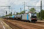 6193 119 Railpool Vectron mit Kesselzug in Berlin Schönefeld Flughafen, August 2023.