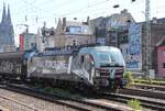   Rail Force One  Siemens Vectron 193 949-5 mit martialisch gestalteter Front am 11.06.2025, 16:00 Uhr aus dem Kölner Hauptbahnhof kommend bei der Vorbeifahrt an der S-Bahn Haltestelle Hansaring.