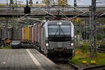 D-RPOOL 6193 164-1 fuhr am 24.10.2025 mit ihrem KLV-Güterzug durch den Lübecker Hbf (AL).
