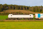 Mitzieher auf 193 962 ELL/Eccorail, die mit einem ekol KLV-Zug bei Lehrberg Richtung Würzburg unterwegs war, 23.09.2021