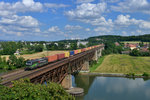 193 209 mit einem Containerzug am 04.07.2016 bei Regensburg-Prüfening.