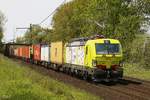 TXL 193 550  Zwei Pole  mit Containerzug in Ahlten, Mai 2017.