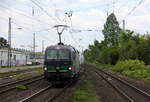 193 233 von EEL kommt mit einem Kesselzug aus Süden nach Köln(D) und kommt aus Richtung Koblenz,Bonn und fährt durch Roisdorf bei Bornheim in Richtung Köln. 
Aufgenommen vom Bahnsteig in Roisdorf bei Bornheim. 
Bei schönem Sonnenschein und Wolken am Nachmittag vom 1.5.2018.