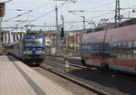 193 298  Fidorka  bei der Einfahrt in Dresden Neustadt mit dem EC  Berliner  nach Prag.
Rechts fährt der RE  Saxonia  nach Leipzig aus. 26.04.2019  12:53 Uhr.