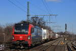 Am 06.03.2021 zog SBB Cargo 193 463 einen Hupac nach Rheinhausen durch Rheinhausen-Ost. 