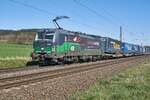 193 203-7 ist mit einem Walter Zug in Richtung Süden unterwegs,gesehen am 27.04.2021 bei Eichenzell.