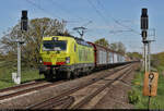 [Reupload]

Papierzug mit 193 559-2  Naturail  (Siemens Vectron) muss Richtung Merseburg Hbf an der Saalebrücke in Schkopau wegen einer vorausfahrenden RB in die Eisen gehen.
Aufgenommen vom Saaleradweg, der über die Brücke führt (siehe Geodaten).
 
🧰 Alpha Trains Luxembourg S.à r.l., vermietet an die TX Logistik AG (TXL)
🚩 Bahnstrecke Halle–Bebra (KBS 580)
🕓 9.5.2021 | 10:35 Uhr
