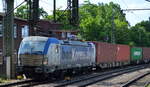boxXpress.de GmbH, Hamburg [D] mit  193 881  [NVR-Nummer: 91 80 6193 881-0 D-BOXX] mit Containerzug verlässt den Hamburger Hafen am 16.06.21 Durchfahrt Bf. Hamburg-Harburg. 