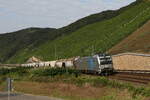 193 990 mit Staubgutwagen am 22. Juli 2021 bei Boppard.