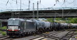 boxXpress.de GmbH, Hamburg [D]? mit der MRCE Vectrom   X4 E - 859  [NVR-Nummer: 91 80 6193 859-6 D-DISPO] und Kesselwagenzug am 25.08.21 Durchfahrt Bf. Hamburg-Harburg.