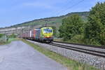 193 556 kommt mit einem KLV durch Thüngersheim gen Würzburg gefahren am Dienstag den 14.9.2021