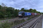 Nach mehreren Wochen der Sperrung ist die KBS 780 Frankenbahn wieder durchgängig befahrbar. Hier ist die 193 854 von MRCE für BOXXPRESS fahrend mit einem Containerzug durch Untergriesheim gen Würzburg fahrend zusehen am späteren Nachmittag. 27.9.2021 
Überigens, einen ebenso heftigen  Gruß ( der war Marke Jericho) an den Tf zurück.