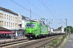193 996 rauscht mit dem LKW Walther KLV durch Rüdesheim gen Norden.

Rüdesheim 19.06.2022