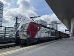 28.8.2022  Vectron 193 823 EP Cargo am Wiener Hauptbahnhof  gekuppelt mit Regiojet nach Praha hl.