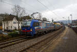 Eine für die Schweiz fahrende deutsche Lok...
Die an die SBB Cargo International vermietete 193 518  Ticino  (91 80 6193 518-8 D-SIEAG) der SüdLeasing GmbH (Stuttgart, eingestellt in Deutschland durch Siemens) fährt am 23.02.2023, mit einem HUPAC KLV-Zug, durch Kirchen (Sieg) in Richtung Köln.

Die Siemens Vectron MS wurde 2019 von Siemens Mobilitiy in München-Allach unter der Fabriknummer 22700 gebaut. Eigentümer ist die SüdLeasing GmbH in Stuttgart (LBBW-Tochter) die 20 dieser Loks an die SBB Cargo International vermietet hat, eingestellt sind sie in Deutschland durch die Siemens Mobilitiy. Es besteht zudem eine Option für 20 weitere Fahrzeuge.

Diese Mehrsystem-Loks sind für den Einsatz auf dem Rhein-Alpen-Korridor vorgesehen und sind für den Betrieb in Deutschland, Österreich, Schweiz, Italien und den Niederlanden (DACHINL) ausgelegt. Sie verfügen über eine Leistung von 6,4 MW (160 km/h) und sind neben den nationalen Zugsicherungssystemen mit dem Europäischen Zugsicherungssystem (ETCS) ausgestattet.