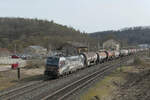 Beacon Rail 6193 623-6 D-Dispo, im Dienst für das Unternehmen mit dem schneidigen Namen  Rail Force One 1  durchfährt den Bahnhof Pappenheim im Altmühltal Richtung Treuchtlingen. Es ist das erste Mal, daß mir diese markant folierte Lokomotive vor die Kamera fährt - der Höhepunkt dieses Foto-Tages. In Pappenheim wurde in großem Maßstab gerodet, so ergeben sich neue Fotomöglichkeiten.
Mittwoch, 21. Februar 2024