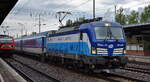 ČD - České dráhy a.s., Praha [CZ] mit der ELL Vectron  193 298 , Name: Mikes 60  [NVR-Nummer: 91 80 6193 298-7 D-ELOC] und EC aus Prag Richtung Berliner Innenstadt am 30.05.24 Höhe Bahnhof Schönefeld b. Berlin.