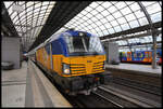 NS 193931 konnte am 4.6.2024 mit ihrem IC 141 aus Amsterdam nicht den Hauptbahnhof Berlin. Als Umsteiger in den Eurocity nach Prag wurde daher der Bahnhof Berlin Spandau genutzt. Hier ist der Zug gerade um 11.36 Uhr in Spandau angekommen.