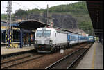 Vectron 193985 hat gerade am 10.6.2024 um 10.53 Uhr im Hauptbahnhof von Usti nad Labem den Krusnohor nach Cheb bespannt.