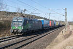 193 266-4 mit einem Aufliegerzug bei Kerzell am 19.02.2025.