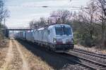 7193 301-7 u.6193 132-8 mit einem Aufliegerzug bei Kerzell am 19.02.2025