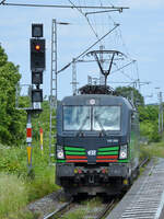 Die Elektrolokomotive 193 259 war Ende Mai 2025 solo in Duisburg-Hochfeld Süd unterwegs.