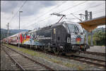 X4e 876 wartet im Bahnhof Deutschlandsberg am 25. Juli 2025 auf  die Rückfahrt nach Graz. 