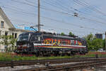 Siemens Vectron 193 701-0 durchfährt am 19.05.2025 solo den Bahnhof Pratteln.