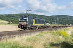 X4E -613 (193 613-7) ist am 06.08.2025 mit einem Containerzug in Richtung Fulda unterwegs.