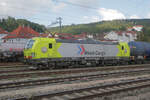 Die fast noch neu glänzenden 7193 103 D-ATLU - Abnahmedatum 13.02.2025 - der Rheincargo steht mit einem Kesselwagenzug im Bahnhof Treuchtlingen und wartet auf Weiterfahrt nach Ingolstadt.
01.10.2025