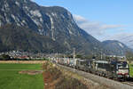 Die X 4 E-700 von MRCE, vermietet an Mercitalia, im Inntal bei Oberlangkampfen am 11.Oktober 2025.