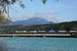 Güterzug inkl der 193 777 auf der Innbrücke bei Langkampfen und im Hintergrund der  Scheffauer  vom wilden Kaiser Gebirge.