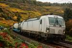193 815 mit KLV in Oberwesel, Oktober 2025.