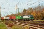 ELL 193 498 mit Containerzug in Köln Gremberg, November 2025.